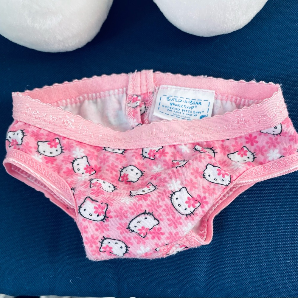 Build-A-Bear Workshop Hello Kitty Plush – Sanrio (2010) - Picture 4 of 12